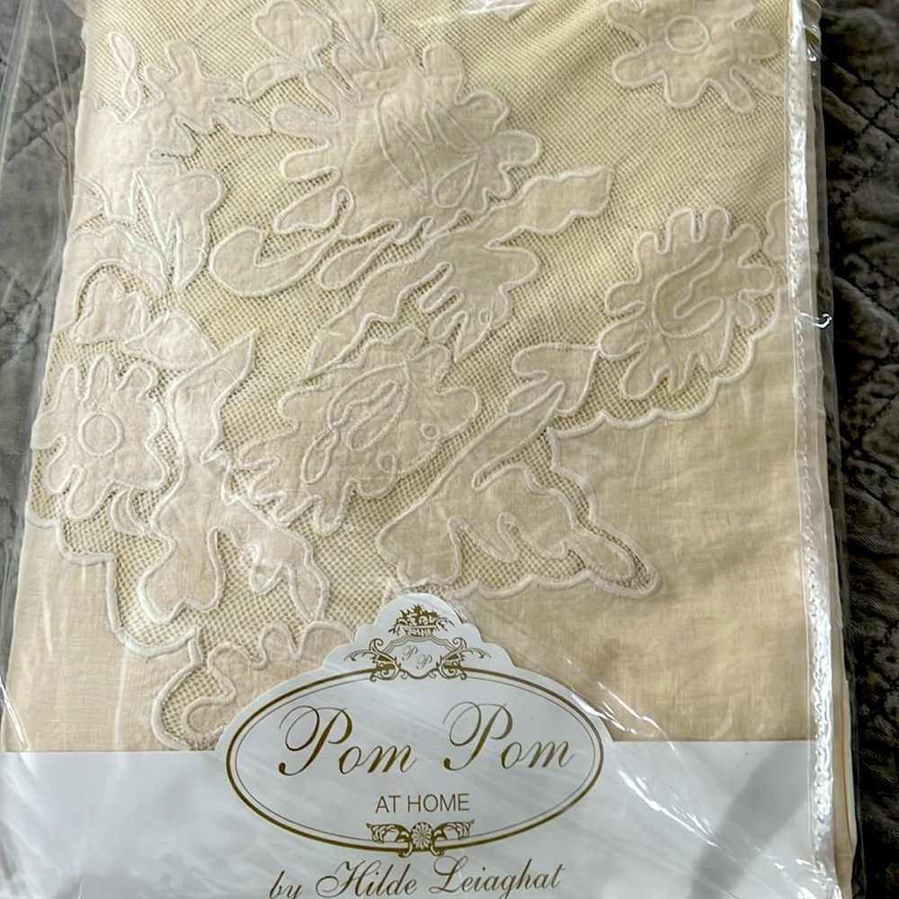 Pom Pom Bedskirt Linen/Lace King size